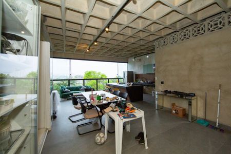 Casa à venda com 320m², 4 quartos e 4 vagasSALA