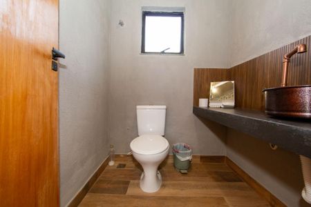 Casa à venda com 320m², 4 quartos e 4 vagasBANHEIRO4