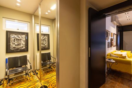 Apartamento à venda com 200m², 2 quartos e 2 vagas Apartamento à venda com 200m², 2 quartos e 2 vagasCloset da Suite