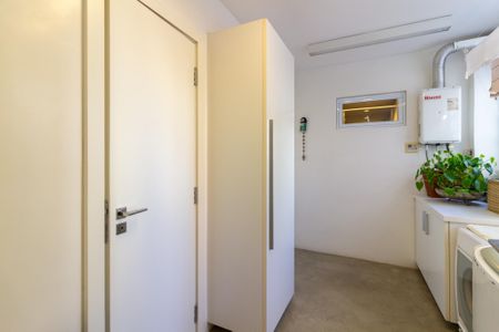 Apartamento à venda com 200m², 2 quartos e 2 vagas Apartamento à venda com 200m², 2 quartos e 2 vagasÁrea de Serviço
