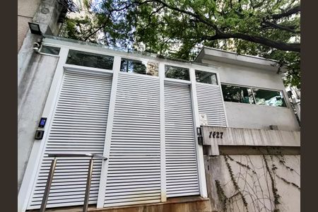 Apartamento à venda com 200m², 2 quartos e 2 vagas Apartamento à venda com 200m², 2 quartos e 2 vagasFachada