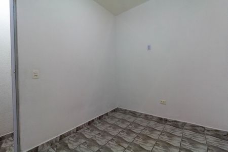 Quarto 1 de casa para alugar com 2 quartos, 60m² em Vila Araguaia, São Paulo