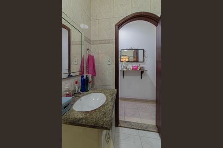 Casa à venda com 145m², 4 quartos e 2 vagasBanheiro