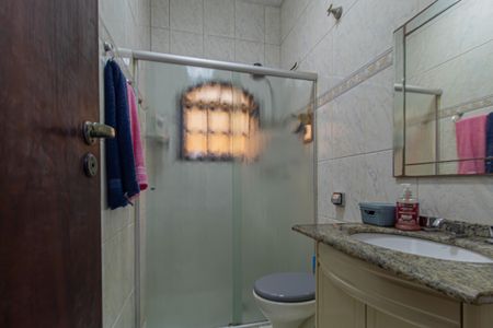 Casa à venda com 145m², 4 quartos e 2 vagasBanheiro