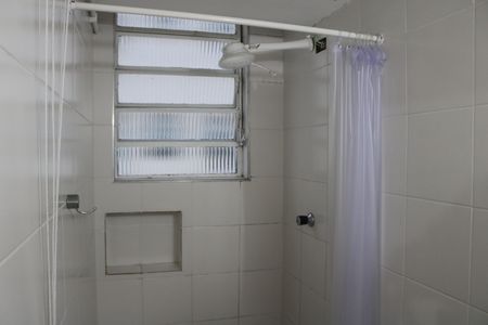 Banheiro de kitnet/studio para alugar com 1 quarto, 24m² em Água Branca, São Paulo