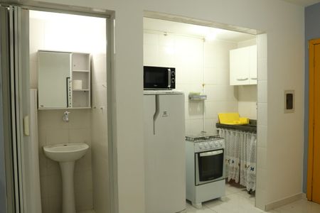 Cozinha de kitnet/studio para alugar com 1 quarto, 24m² em Água Branca, São Paulo