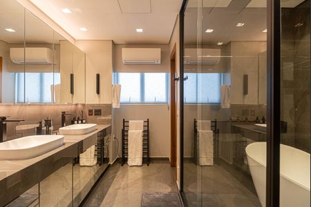 Apartamento à venda com 350m², 4 quartos e 2 vagasBanheiro da Suíte 1