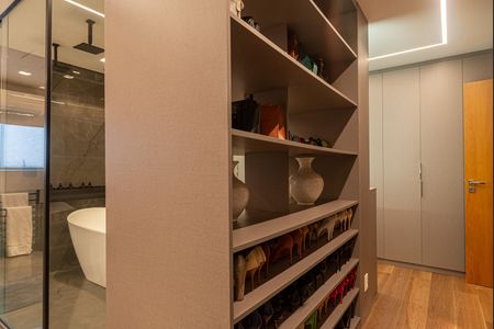 Apartamento à venda com 350m², 4 quartos e 2 vagasSuíte 1 - Closet