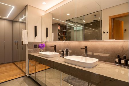 Apartamento à venda com 350m², 4 quartos e 2 vagasBanheiro da Suíte 1