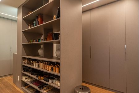 Apartamento à venda com 350m², 4 quartos e 2 vagasSuíte 1 - Closet