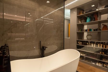 Apartamento à venda com 350m², 4 quartos e 2 vagasBanheiro da Suíte 1