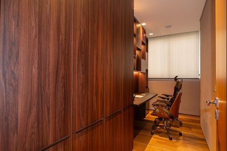 Apartamento à venda com 350m², 4 quartos e 2 vagasEscritório 2