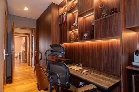 Apartamento à venda com 350m², 4 quartos e 2 vagasEscritório 2