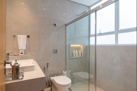 Apartamento à venda com 350m², 4 quartos e 2 vagasBanheiro da Suíte 2