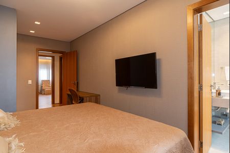 Apartamento à venda com 350m², 4 quartos e 2 vagasSuíte 2