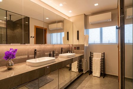 Apartamento à venda com 350m², 4 quartos e 2 vagasBanheiro da Suíte 1