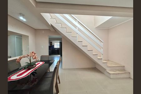 Casa à venda com 120m², 5 quartos e 2 vagasSala