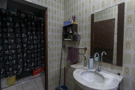 Casa à venda com 120m², 5 quartos e 4 vagas Casa à venda com 120m², 5 quartos e 4 vagasBanheiro