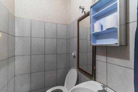 Banheiro de kitnet/studio para alugar com 2 quartos, 40m² em Vila Martins, Mogi das Cruzes
