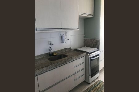 Cozinha de apartamento para alugar com 1 quarto, 40m² em Piatã, Salvador