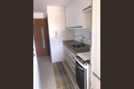 Cozinha de apartamento para alugar com 1 quarto, 40m² em Piatã, Salvador