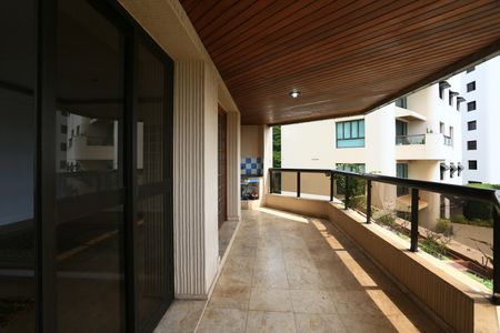 Apartamento para alugar com 242m², 4 quartos e 4 vagasVaranda