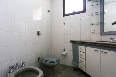 Apartamento para alugar com 242m², 4 quartos e 4 vagasBanheiro da Suíte 1