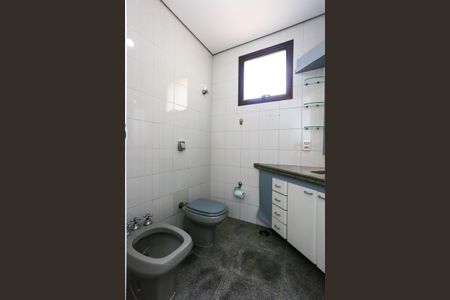 Apartamento para alugar com 242m², 4 quartos e 4 vagasBanheiro da Suíte 1