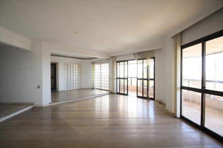 Sala de apartamento para alugar com 4 quartos, 242m² em Vila Suzana, São Paulo