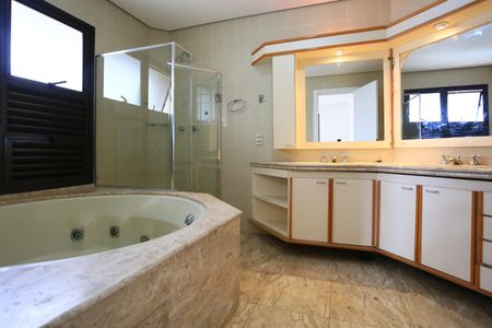 Apartamento para alugar com 242m², 4 quartos e 4 vagasBanheiro da Suíte 2
