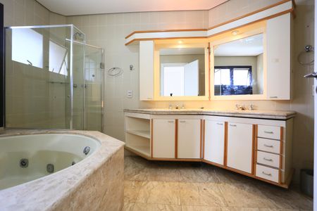Apartamento para alugar com 242m², 4 quartos e 4 vagasBanheiro da Suíte 2