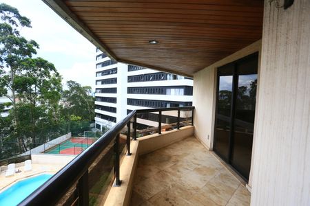 Apartamento para alugar com 242m², 4 quartos e 4 vagasVaranda