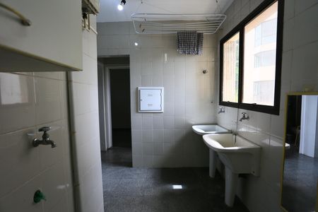 Apartamento para alugar com 242m², 4 quartos e 4 vagasÁrea de Serviço