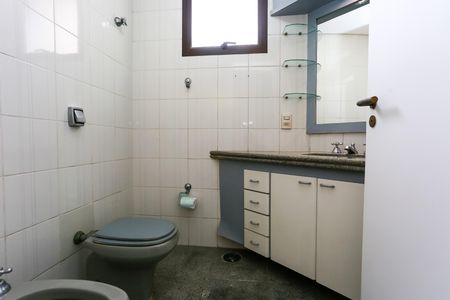 Apartamento para alugar com 242m², 4 quartos e 4 vagasBanheiro da Suíte 1