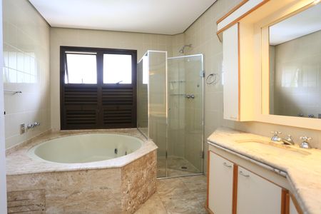 Apartamento para alugar com 242m², 4 quartos e 4 vagasBanheiro da Suíte 2