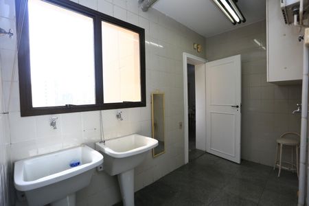 Apartamento para alugar com 242m², 4 quartos e 4 vagasÁrea de Serviço