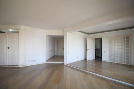 Sala de apartamento para alugar com 4 quartos, 242m² em Vila Suzana, São Paulo