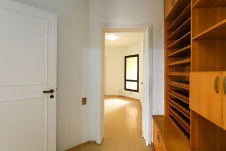 Apartamento para alugar com 242m², 4 quartos e 4 vagasCorredor