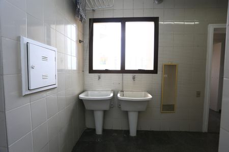 Apartamento para alugar com 242m², 4 quartos e 4 vagasÁrea de Serviço