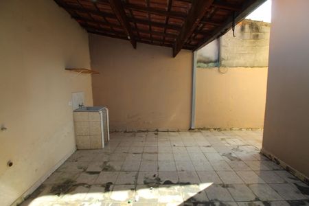 Casa para alugar com 109m², 2 quartos e 2 vagasQuintal