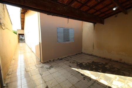 Casa para alugar com 109m², 2 quartos e 2 vagasQuintal