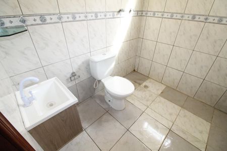 Banheiro de casa para alugar com 2 quartos, 109m² em Jardim Pararangaba, São José dos Campos