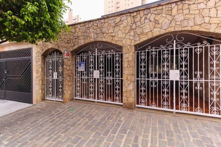 Casa para alugar com 257m², 3 quartos e 2 vagas Casa para alugar com 257m², 3 quartos e 2 vagasFachada