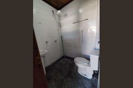 Banheiro de casa para alugar com 1 quarto, 60m² em Jardim dos Prados, São Paulo
