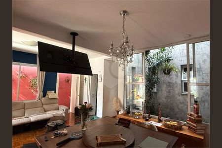 Casa à venda com 3 quartos, 140m² em Vila Firmiano Pinto, São Paulo