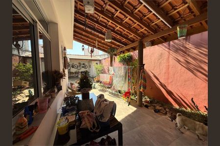 Casa à venda com 3 quartos, 140m² em Vila Firmiano Pinto, São Paulo