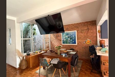 Casa à venda com 3 quartos, 140m² em Vila Firmiano Pinto, São Paulo