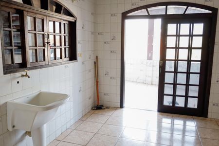 Casa à venda com 330m², 4 quartos e 1 vaga Casa à venda com 330m², 4 quartos e 1 vagaLavanderia