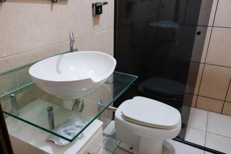 Casa à venda com 330m², 4 quartos e 1 vaga Casa à venda com 330m², 4 quartos e 1 vagaBanheiro