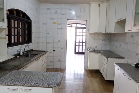 Casa à venda com 330m², 4 quartos e 1 vaga Casa à venda com 330m², 4 quartos e 1 vagaCozinha